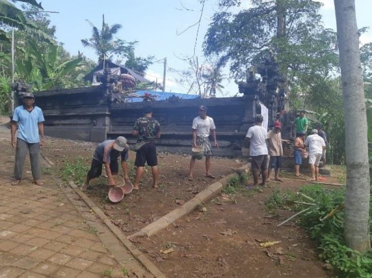Swadaya Masyarakat Di Dalam Pembangunan Pura Prajapati Babakan Dangin Tukad