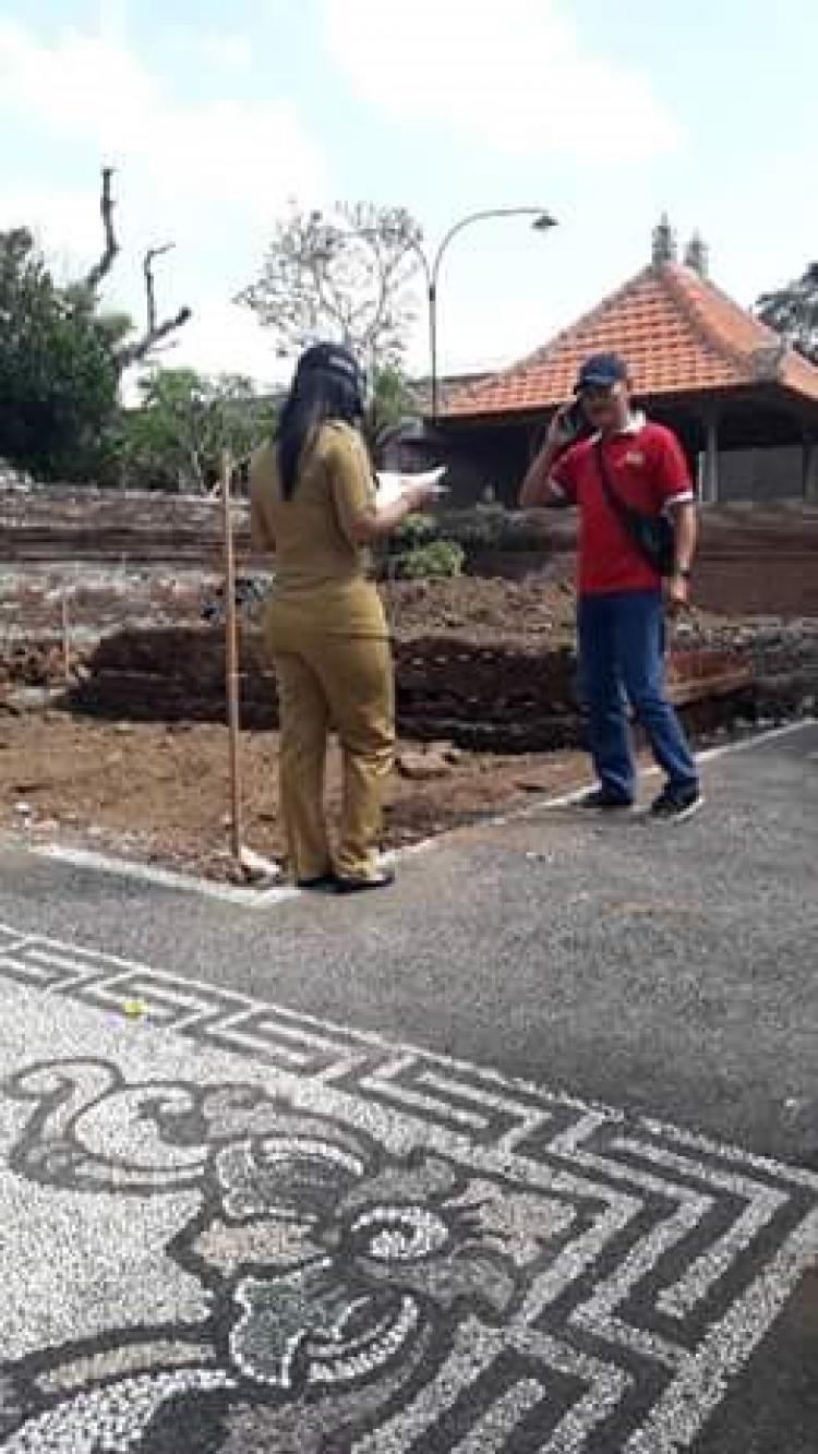 TIM MONETORING MENINJAU PEMBANGUNAN DI PURA TAMAN SARI