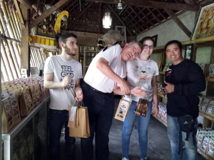Taman Ayu Sari Luwak Coffee Industri Pariwisata di Desa Gulingan