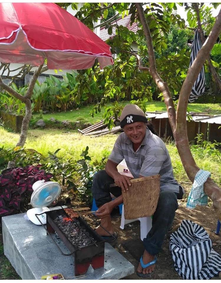 YUKKK KITA COBA SATE BABI MILIK “ PAK DE ANGGA “