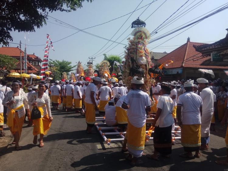 Angantaka Mendak Bagia Di Pura Desa Bale Agung Desa Adat Jagapati