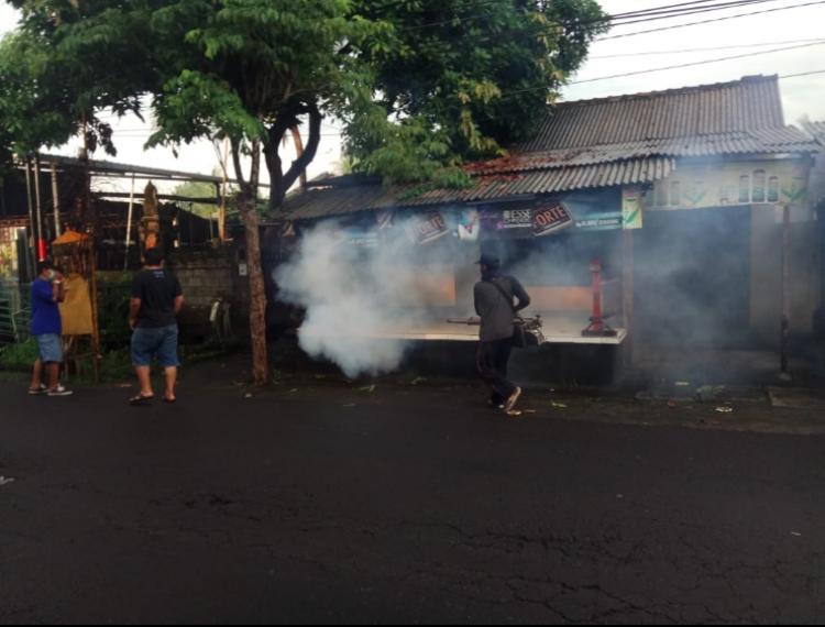 Antisipasi Demam Berdarah Desa Jagapati Melaksanakan Foging Masal.