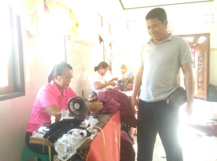 23 TAHUN BERKARYA, PENJAHIT SETIASIH MENJADI LANGGANAN SELURUH BALI