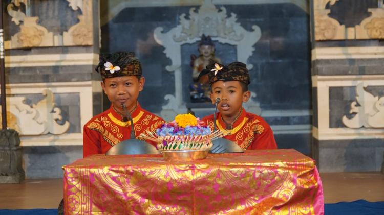 AJEGAN BUDAYA BALINE ANTUK PACENTOKAN SLOKA