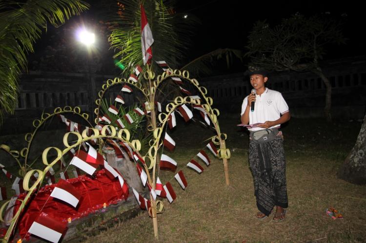 BANGKITKAN RASA PATRIOTISME, STDY BAWAKAN PUISI PAHLAWAN SAAT MALAM RENUNGAN