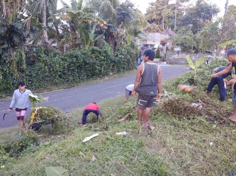 Gotong Royong Warga Banjar Tauman