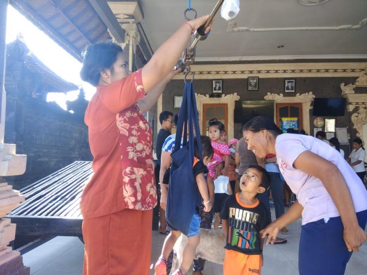 KEGIATAN RUTIN POSYANDU DI BANJAR TAUMAN