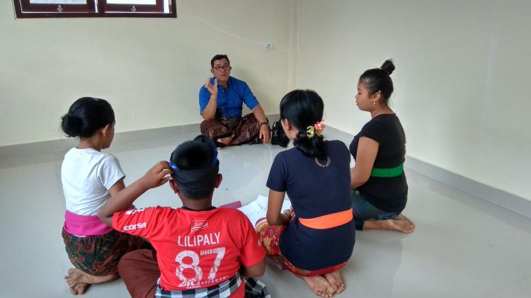 Latihan Mekidung Persiapan Lomba Utsawa Dharma Gita di Kecamatan