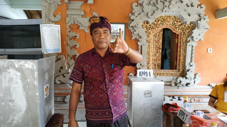 PREBEKEL DESA KEKERAN MENGGUNAKAN HAK PILIHNYA