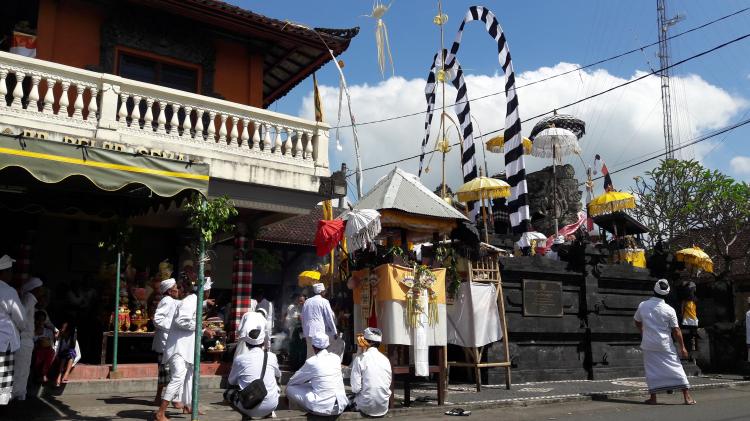 Pujawali Pura Pengulun Banjar Delod Sema