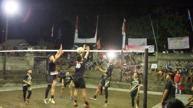 SEMANGAT MEMBARA, BOLA KELUAR LAPANGAN