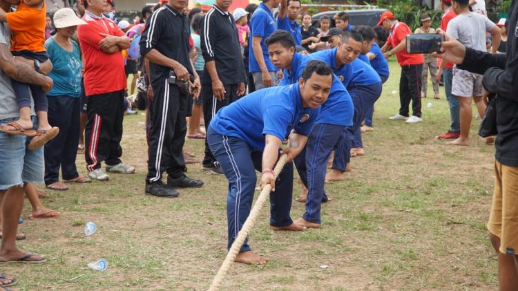 TARIK ULUR TALI DI LAPANGAN PRATU RAI MADRA