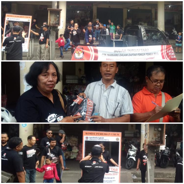 Bagi baju gratis, KPU Badung sosialisasi GMHP di Pasar  Desa Adat Mengwi