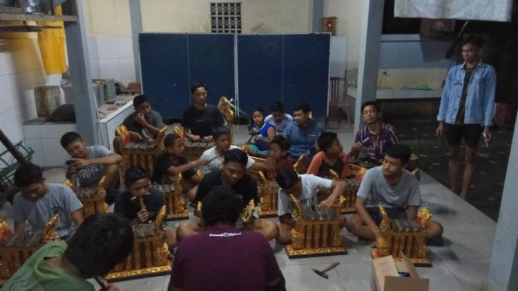 Berlatih Angklung Menjaga Kreatifitas Seni Budaya Bali
