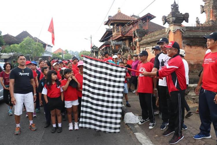 Jalan santai ST. Dharma Asih dihadiri anggota DPRD dapil Mengwi dan Perbekel Mengwi