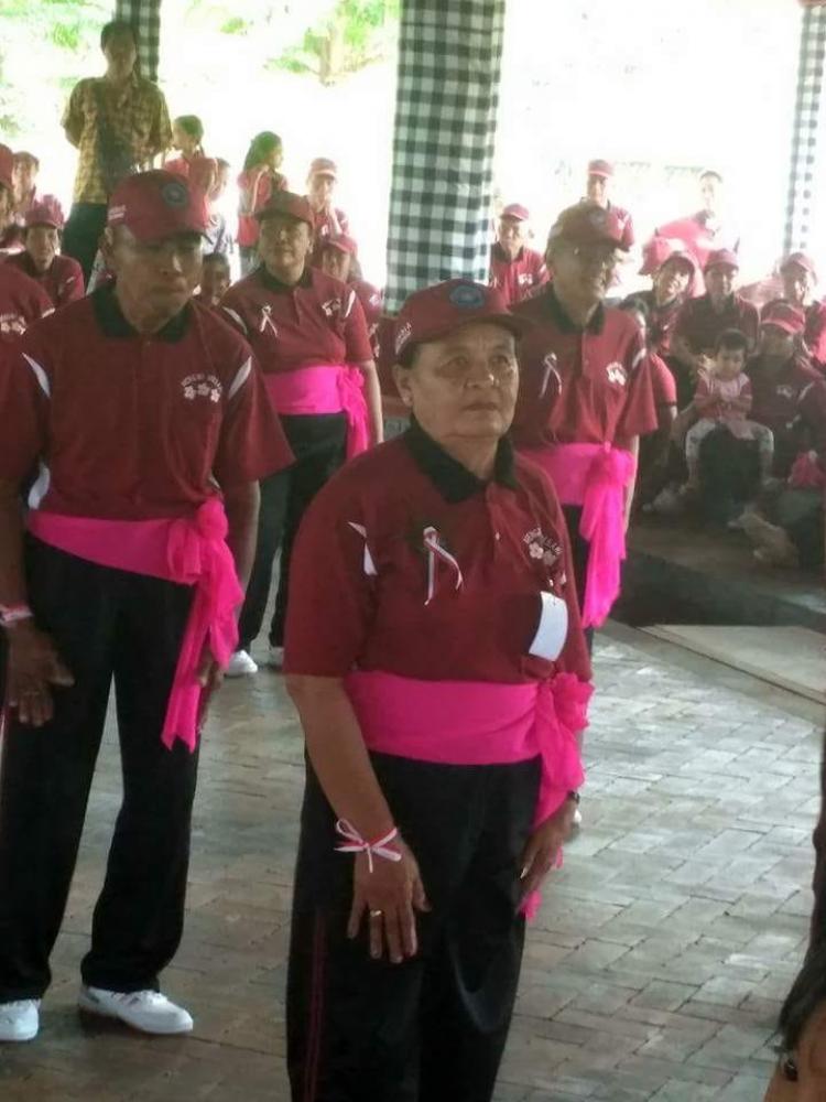 Lansia Desa Mengwi akan menerima santunan 1 Juta / bulan