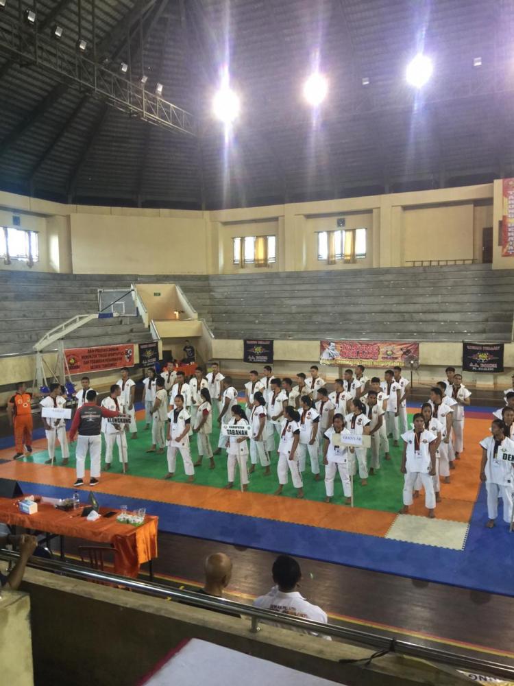 Perbekel Mengwi dan KBD hadir di medan laga Kejuaraan Tarung Derajat