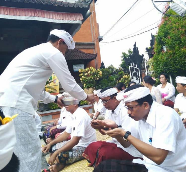 Sembayang Bersama Saat Purnama