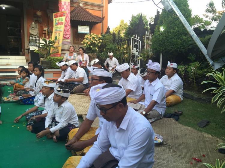 Sudah jadi tradisi, perangkat Desa Mengwi Rayakan Saraswati Sebelum jam 12.00 Wita