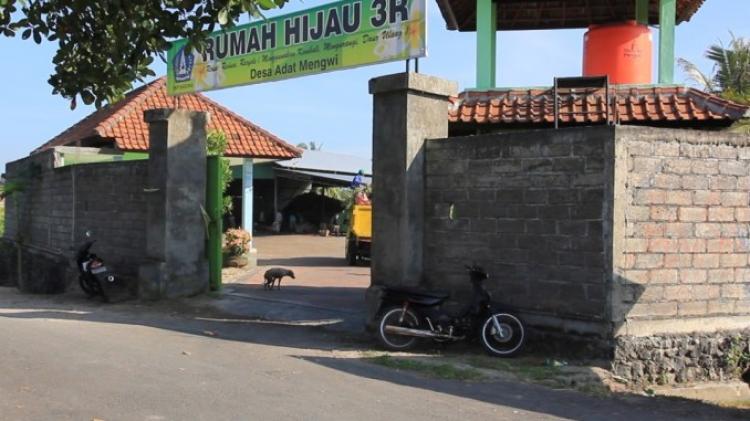 “Jadikan Sampah Sebuah Berkah, Bukan Sebuah Bencana” di TPST Desa Mengwi.