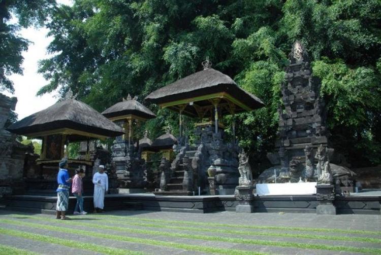 “Pura Dang Kahyangan Taman Sari Mengwi” Tempat Memohon Kesehatan dan Keturunan