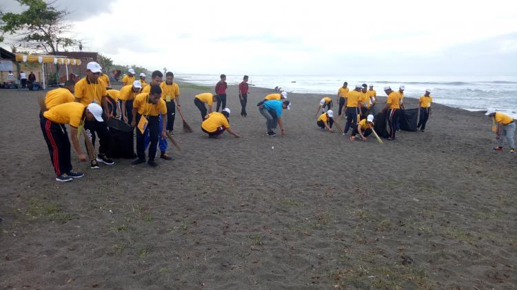 Aksi Bersih Pantai Munggu, Mahasiswa FPOK IKIP PGRI Bali