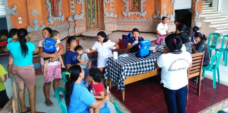 Cegah Virus Rubela, Balita Br Pandean Munggu Diberikan Imunisasi MR