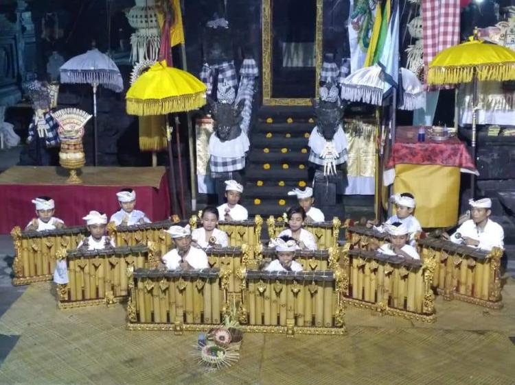 Gender Wayang Anak Meriahkan Rangkaian Piodalan Pura Kahyangan Tiga Pande Munggu