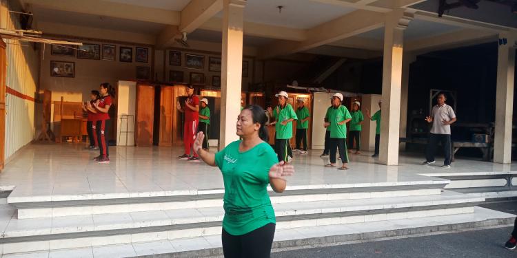Lansia Banjar Pengayehan Rutin Laksanakan Senam