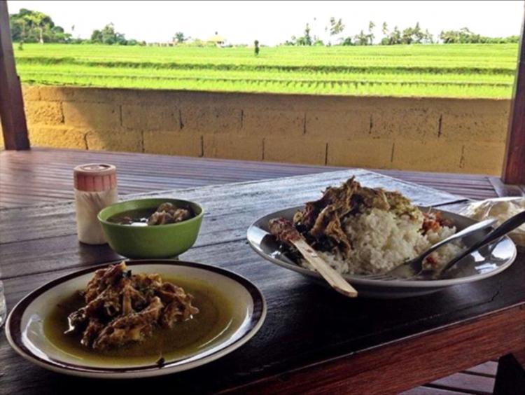 Lawar Kuwir Men Koko Rambah Pasar International