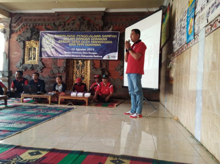 Sosialisasi  Gerakan Bersih Desa di Munggu