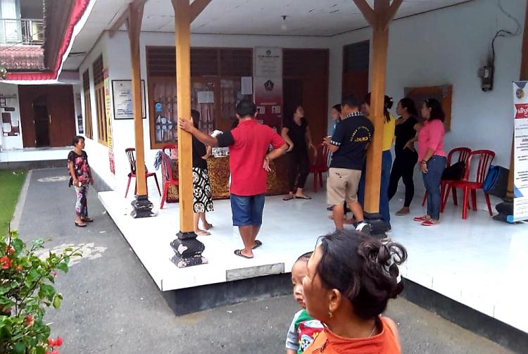 LATIHAN PERDANA YEL-YEL PKK DESA PANGSAN PENUH KEGEMBIRAAN