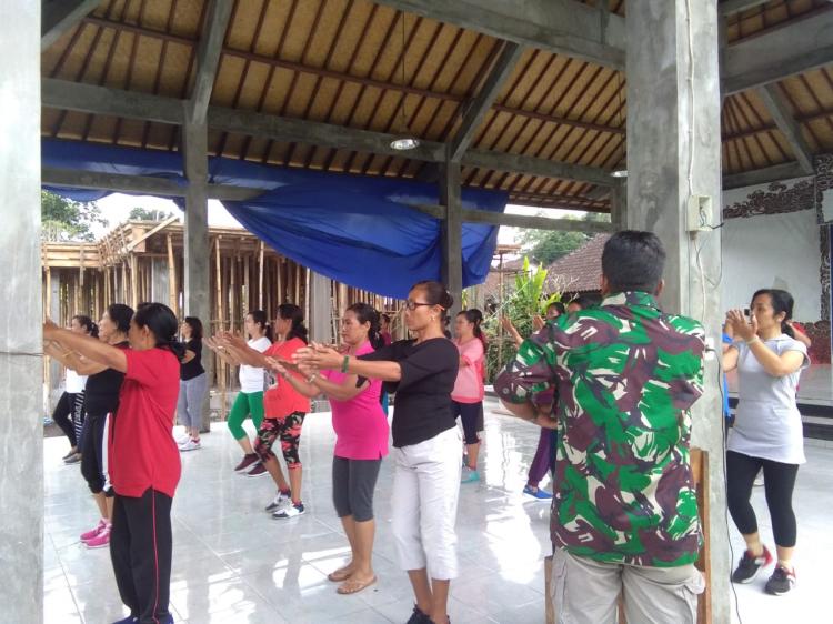 LATIHAN SENAM GEMUFAMERE GENCAR DILAKUKAN IBU PKK DESA PANGSAN