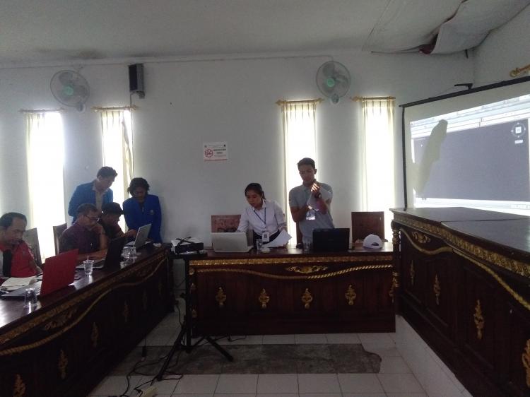 MAHASISWA KKN BIMBING PESERTA DALAM PELATIHAN SOFTWARE AUTOCAD DI PANGSAN