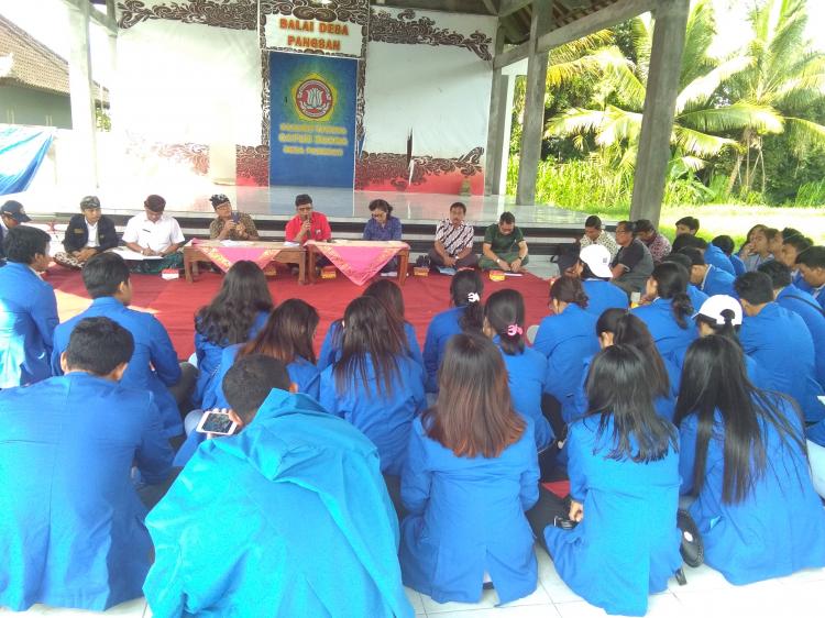 MAHASISWA KKN UNWAR DI TERIMA SECARA RESMI OLEH PERBEKEL DESA PANGSAN