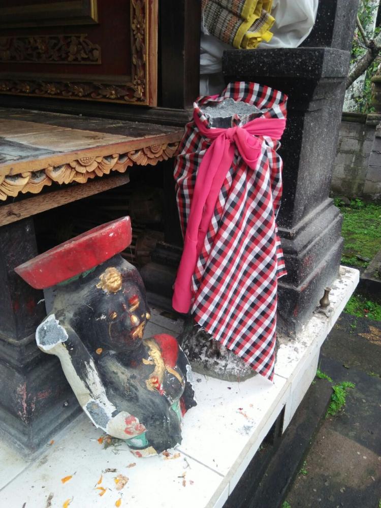 MULAI DARI TEMBOK RETAK HINGGA RUMAH ROBOH ASTUNG KARA TIDAK ADA KORBAN JIWA