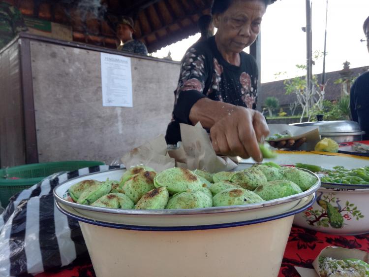 FAVORIT MASYARAKAT "LAKLAK MEN SUK" BERPOTENSI JADI KULINER KHAS DESA PANGSAN