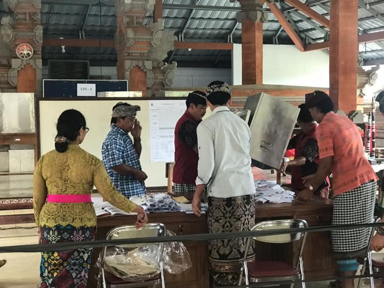 PEMUNGUTAN SUARA PILKADA 2018 DI DESA PANGSAN TELAH USAI, PERBEKEL UCAPKAN TERIMAKASIH