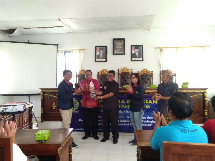 PERPISAHAN KKN UNUD PERIODE17 DI DESA PANGSAN