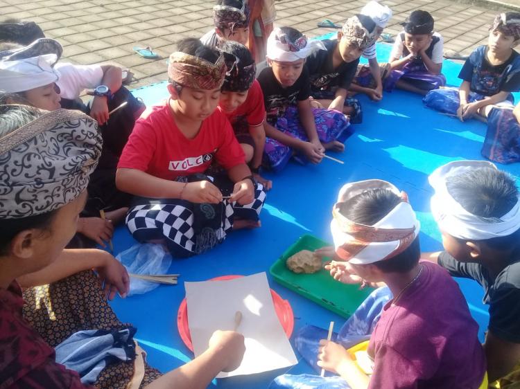 PRAKTEK NGELAWAR DAN NYATE DISELIPKAN DALAM PESRAMAN KILAT SD N 1 PANGSAN