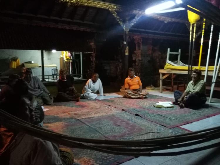 RAPAT PEMBAHASAN PEMBANGUNAN DI PURA PENATARAN AGUNG DAN PUNCAK GENI JAYA DESA PANGSAN