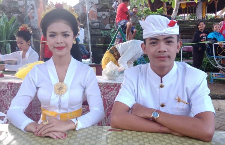 ST. BUDHI DHARMA RAIH JUARA 1 PADA LOMBA BUSANA ADAT KEPURA TINGKATDESA