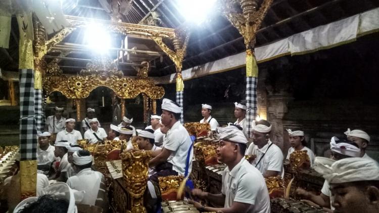 Ngayah Megambel Sekeha Gong Mekar Semadi Banjar Umopoh