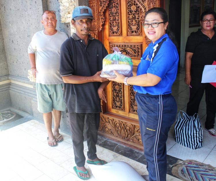 Penyerahan Sembako Bagi Penyandang Disabilitas