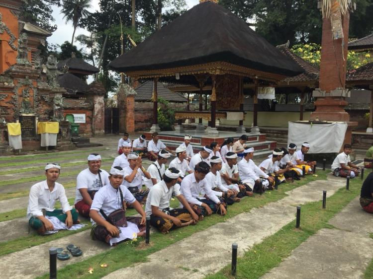 Sekehe Beleganjur Penarungan Melaksanakan Mejaya - jaya Sebelum Lomba