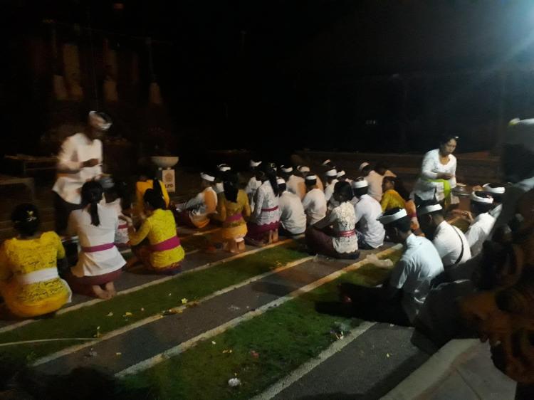 Sembahyang Bersama ST. Tunas Harapan Dalam Rangka Hari Raya Saraswati