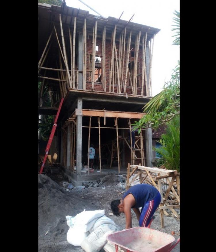 AKHIR TAHUN GEDUNG BUMDES DI KEBUT