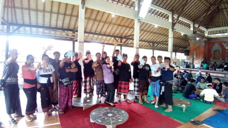 BNN BADUNG, SAMBIL MEYELAM MINUM AIR