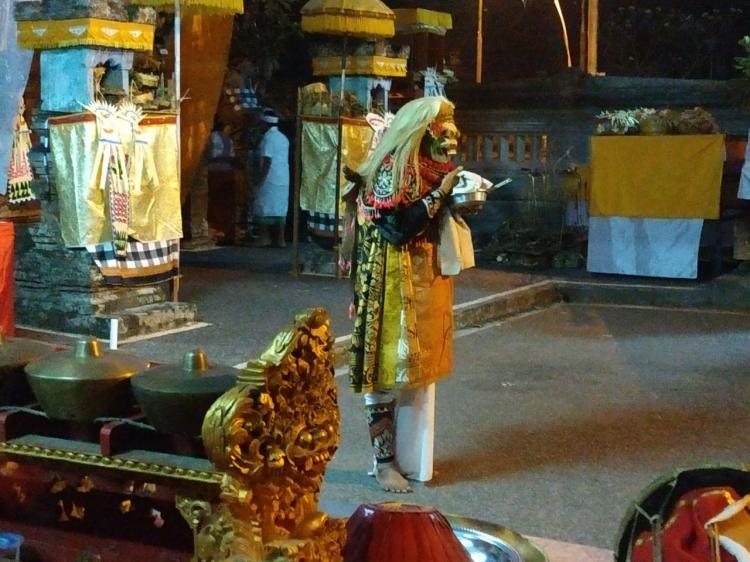 BUDAYA : MAKNA TOPENG PAJEGAN