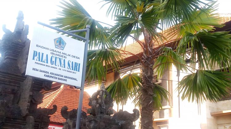 BUMDESA PALA GUNA SARI SANGEH MEMBANGUN EKONOMI MASYARAKAT MENENGAH KE BAWAH